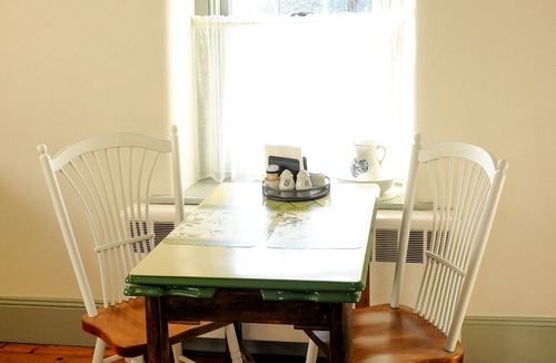 Harleysville House | Fieldstone Farmhouse Guest Suite