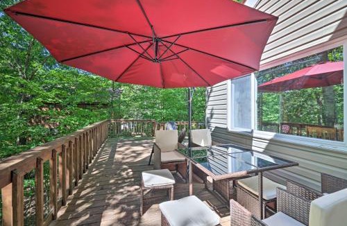 East Stroudsburg House | Fire Pit and Grill Lakefront Poconos Cottage!