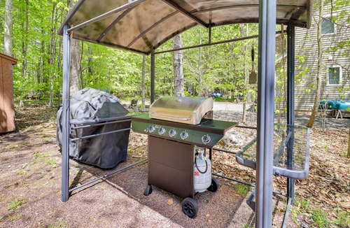 Thornhurst House | Fire Pit, Kayak & Gas Grill: Pocono Lake Home!