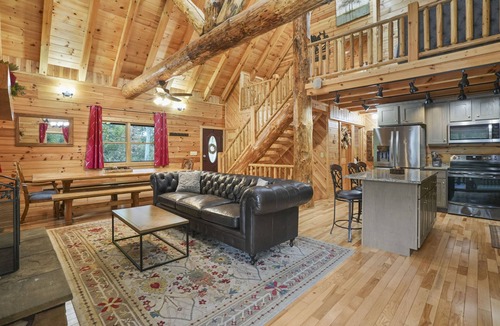 Carbon Hill Cabin | Firefly Hollow Lodge | Private Lot | Secluded