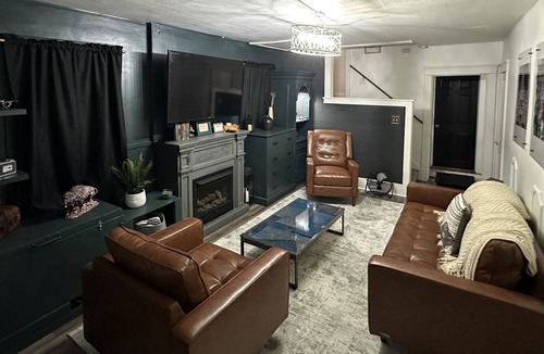 Warren House | Fireside Retreat, Place To Stay in Warren Ohio, Sleeps 8