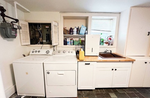 Larchmont House | Five Bedroom Family Home in Larchmont - Guest Suite and Large Yard