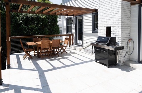 Larchmont House | Five Bedroom Family Home in Larchmont - Guest Suite and Large Yard