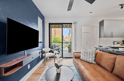 Shadyside Apartment | Flawless 3BR Suite | 4 beds|A+ Location w/2 Decks