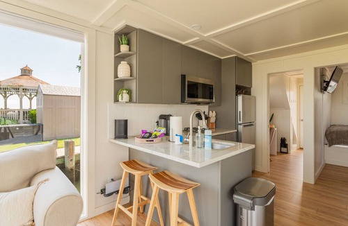 Fort Howard Boat Rental | FLOHOM 14 Luxury Houseboat with Chesapeake Bay Panoramic Views