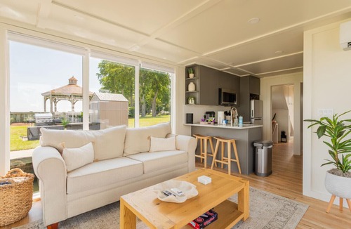 Fort Howard Boat Rental | FLOHOM 14 Luxury Houseboat with Chesapeake Bay Panoramic Views