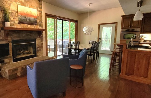 Jacksboro House | Flyers'Landing-Lakefront Home with 6 Bedrooms & Private Dock