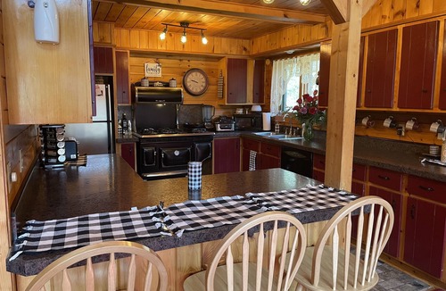 Gerry House | Forest Retreat, 23 miles to Chautauqua Lake, and 14 miles to Lily Dale.