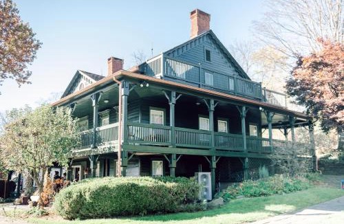 Glenwood Bed & Breakfast | Fox & Bear Lodge