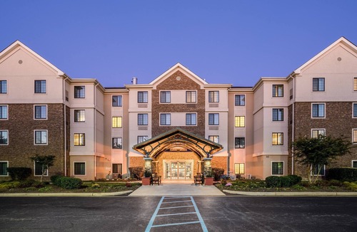 Christiana Condo | Free Breakfast. Pool. 10 Min Drive to the University of Delaware!