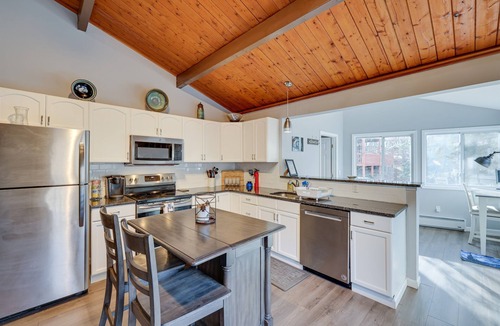 Bushkill House | Free Outdoor Pool & Lake Access & More!