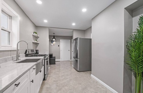 Bayonne Apartment | Free Parking | 1 min NYC Train| Sleeps 12
