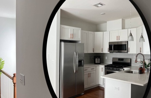 Constable Hook Apartment | *Free Parking* King Beds near NYC & EWR, Sleeps 12