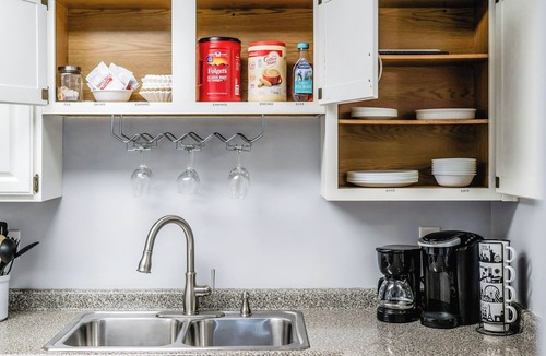 Rutledge Hill Condo | Free Parking! Walk to Broadway! Balcony