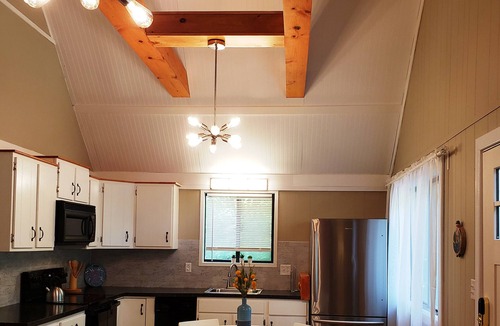 Thornhurst House | From $49/night - 1400sf self-checkin 3bd Modern Chalet