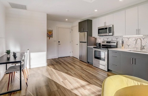 Brewerytown Apartment | Frontdesk | 1 BR Apt near Wells Fargo Center