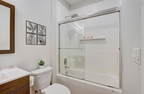 Brewerytown Apartment | Frontdesk | 1 BR Apt by Glendinning Rock Garden