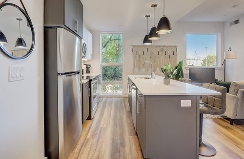 Brewerytown Apartment | Frontdesk | 1BR Apt near Philadelphia City Hall