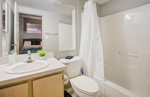 Gateway District Apartment | Frontdesk | 2 BR Apt by Progressive Field