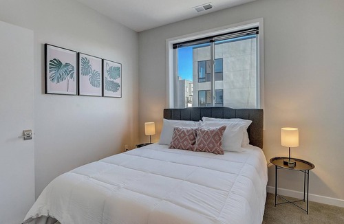 Brewerytown Apartment | Frontdesk | 2 BR Apt near Discovery Center