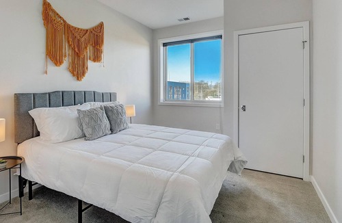 Brewerytown Apartment | Frontdesk | 2 BR Apt near Discovery Center