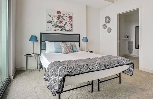 Charlotte Center City Apartment | Frontdesk | Classy 1bd High-Rise in Uptown