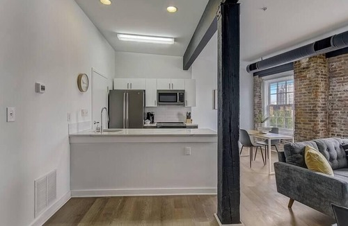 Northern Liberties Apartment | Frontdesk | Modern 1 BR in Northern Liberties