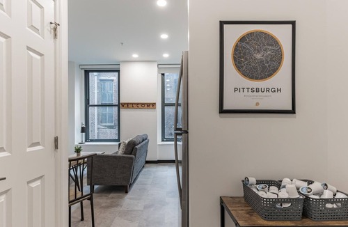 Cultural District Apartment | Frontdesk | Studio Apt by the Phipps Conservatory