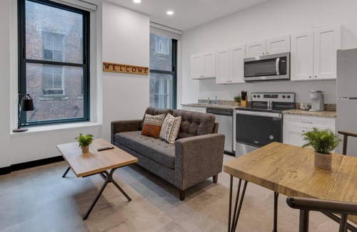 Cultural District Apartment | Frontdesk | Studio Apt by the Phipps Conservatory