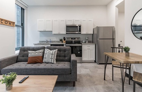 Cultural District Apartment | Frontdesk | Studio Apt by the Phipps Conservatory