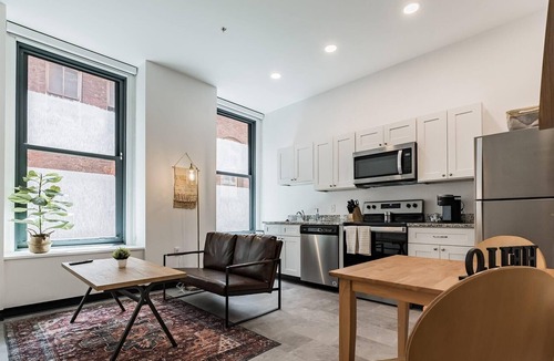 Cultural District Apartment | Frontdesk | Studio Apt close to Heinz Field