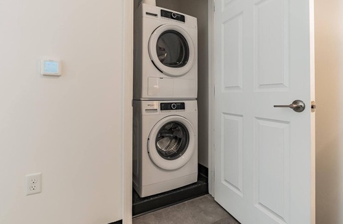 Cultural District Apartment | Frontdesk | Studio Apt close to Heinz Field