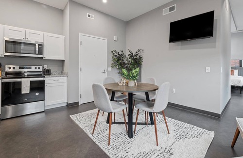 Cultural District Apartment | Frontdesk | Studio Apt near UPMC Cooper Fieldhouse