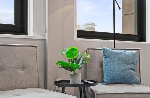 Cultural District Apartment | Frontdesk | Studio Apt near UPMC Cooper Fieldhouse