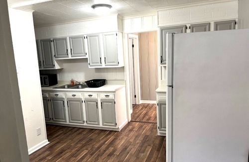 Bluewell Apartment | Fully Furnished Executive Rental Large 1-Bed 1-Bath Pets Allowed