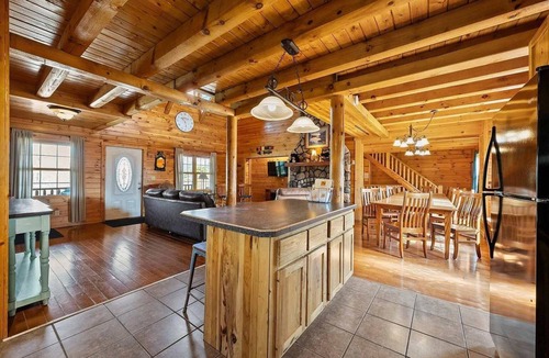 Logan Cabin | Fun Private Lodge for 18 Pool Pond Hot Tub