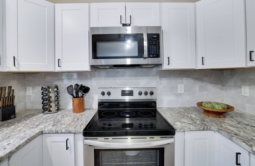 Bushkill House | FunFilledHome-SharedPool-GameRoom-FirePit-Karaoke-AirConditioning-PetFriendly