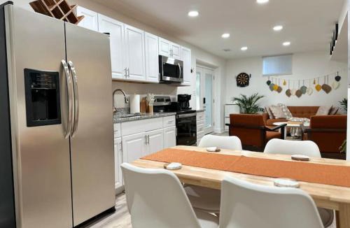 Colesville Apartment | Garden's Grace: Whispers