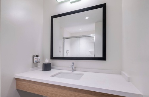 Glen Burnie Hotel | Garner Hotel Glen Burnie BWI Airport Area by IHG