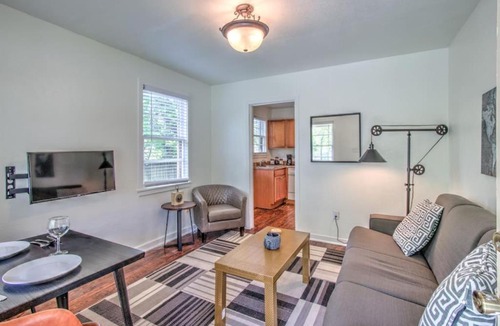 Midtown Apartment | Gated Midtown Retreat near Overton Square
