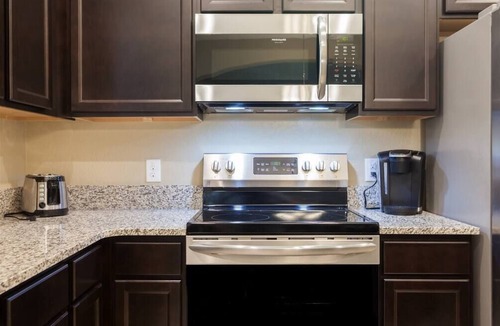 Mesa House | Gated townhouse, heated pool, hot tub, by freeway