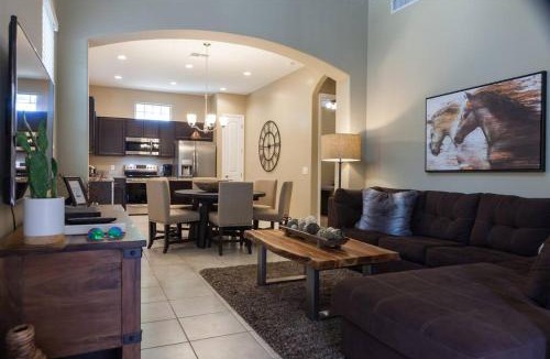 Mesa House | Gated townhouse with heated pool, hot tub, near US60