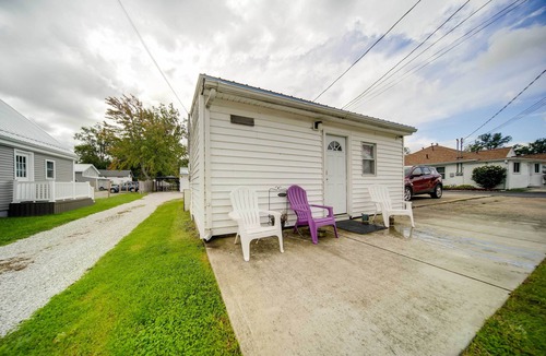 Geneva-on-the-Lake Cottage | Geneva Cottage w/Patio - Walk to Park, Lake Erie!