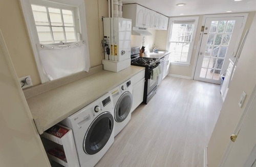 Georgetown House | Georgetown Cobblestone Cottage - Private Parking!