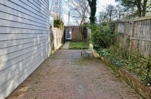 Georgetown House | Georgetown Cobblestone Cottage - Private Parking!