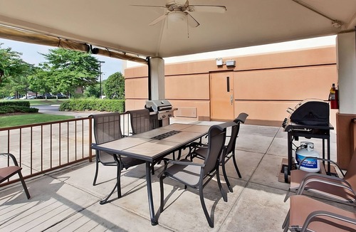 Horsham Apartment | Get Some Refreshing Rest! Free Parking, Pet-friendly Property, Near Lukens Park