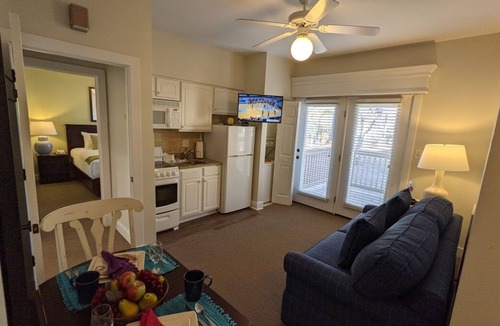 Lackey House | Getaway Savings! 1 BR King Cottage at King's Creek by Spinnaker