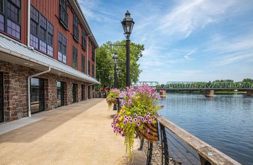 New Hope Hotel | Ghost Light Inn