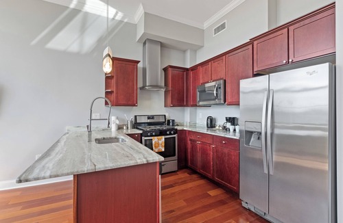 Olde Kensington Apartment | Glam Flat w View/Pool/Deck