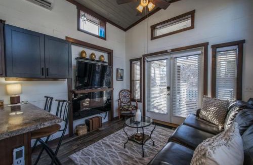 Upward House | Gorgeous 1BR Tiny Home with Pool and Bocce